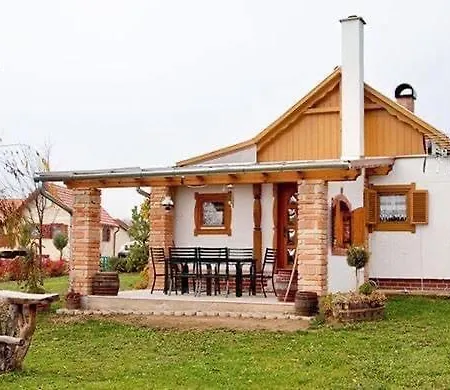 Patohill Vineyard Village 乡村民宿 *